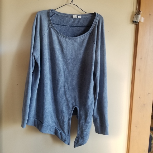 GAP / Oversized and Cozy Terry Sweatshirt - Picture 2 of 5